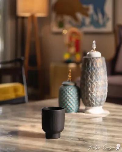 Minimalistic Modern Ribbed Vase - Black